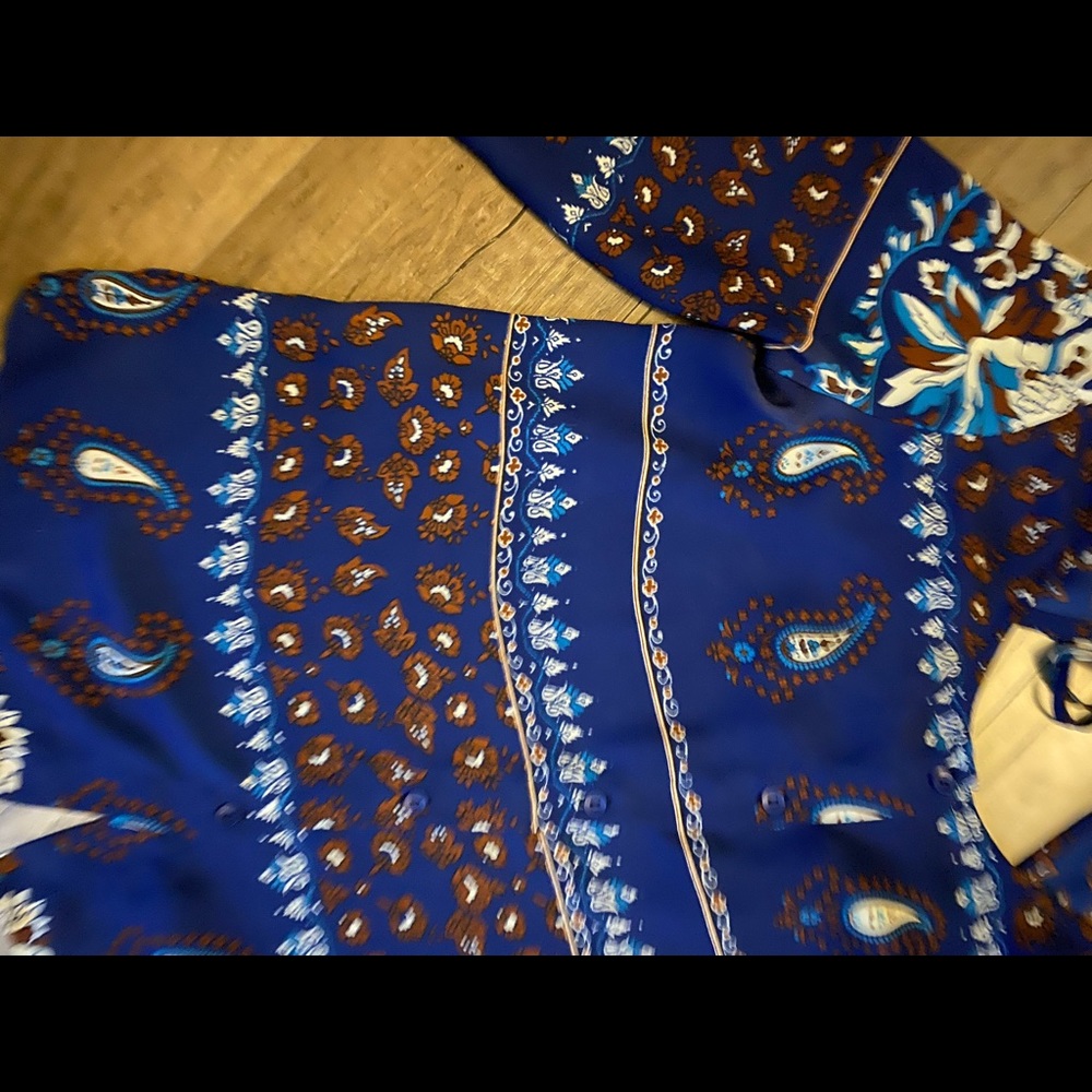 Beautiful pattern blouse! - Picture 4 of 4